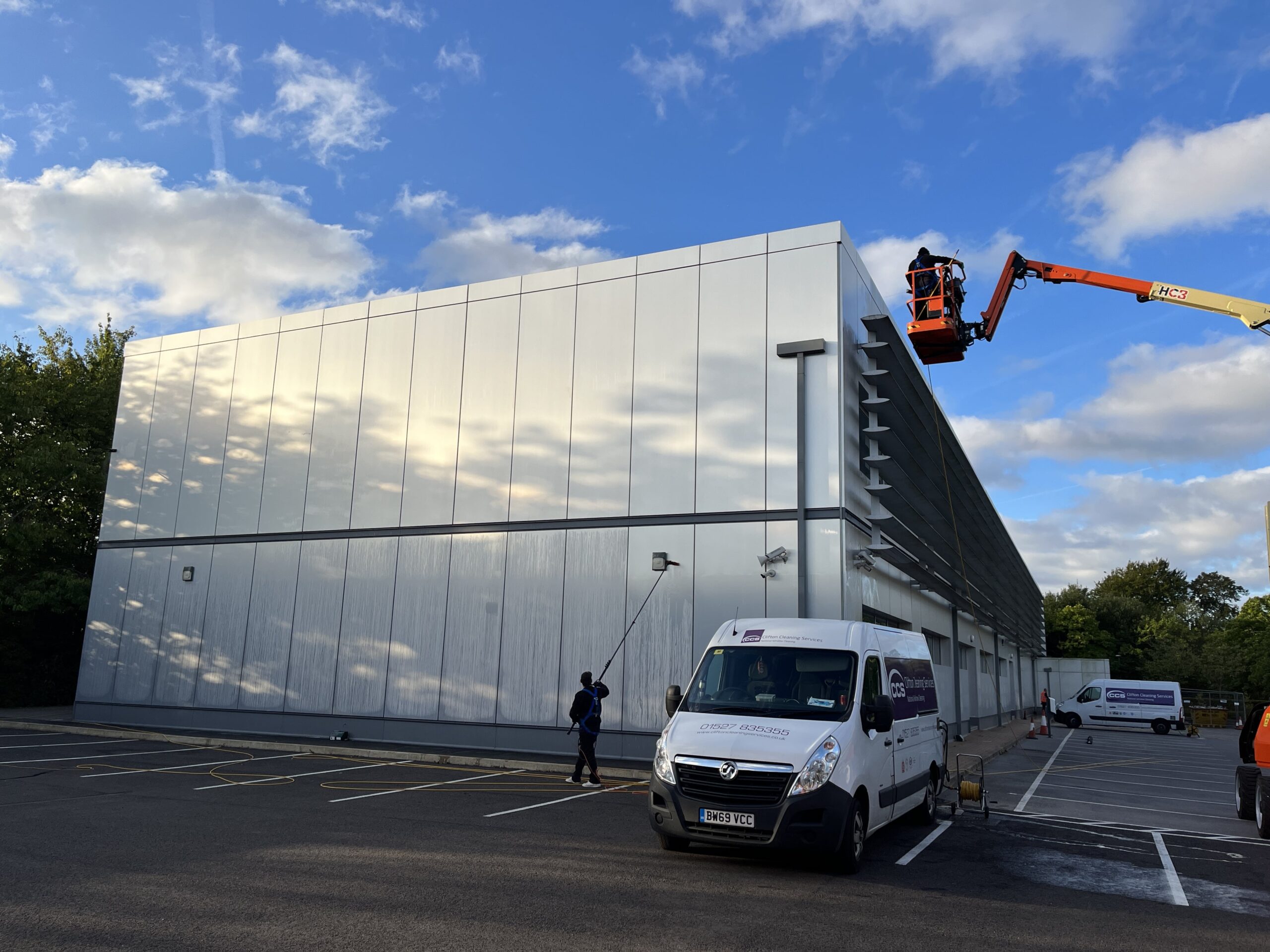 Key considerations for commercial window cleaning