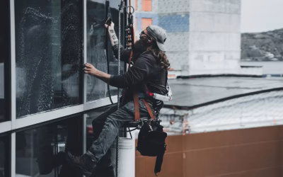 Rope Access, Cradles, Hydraulic Platforms: Safety & Efficiency Explained